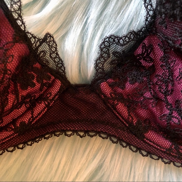 NWOT~VS. 36B Bra🖤 - Picture 13 of 16